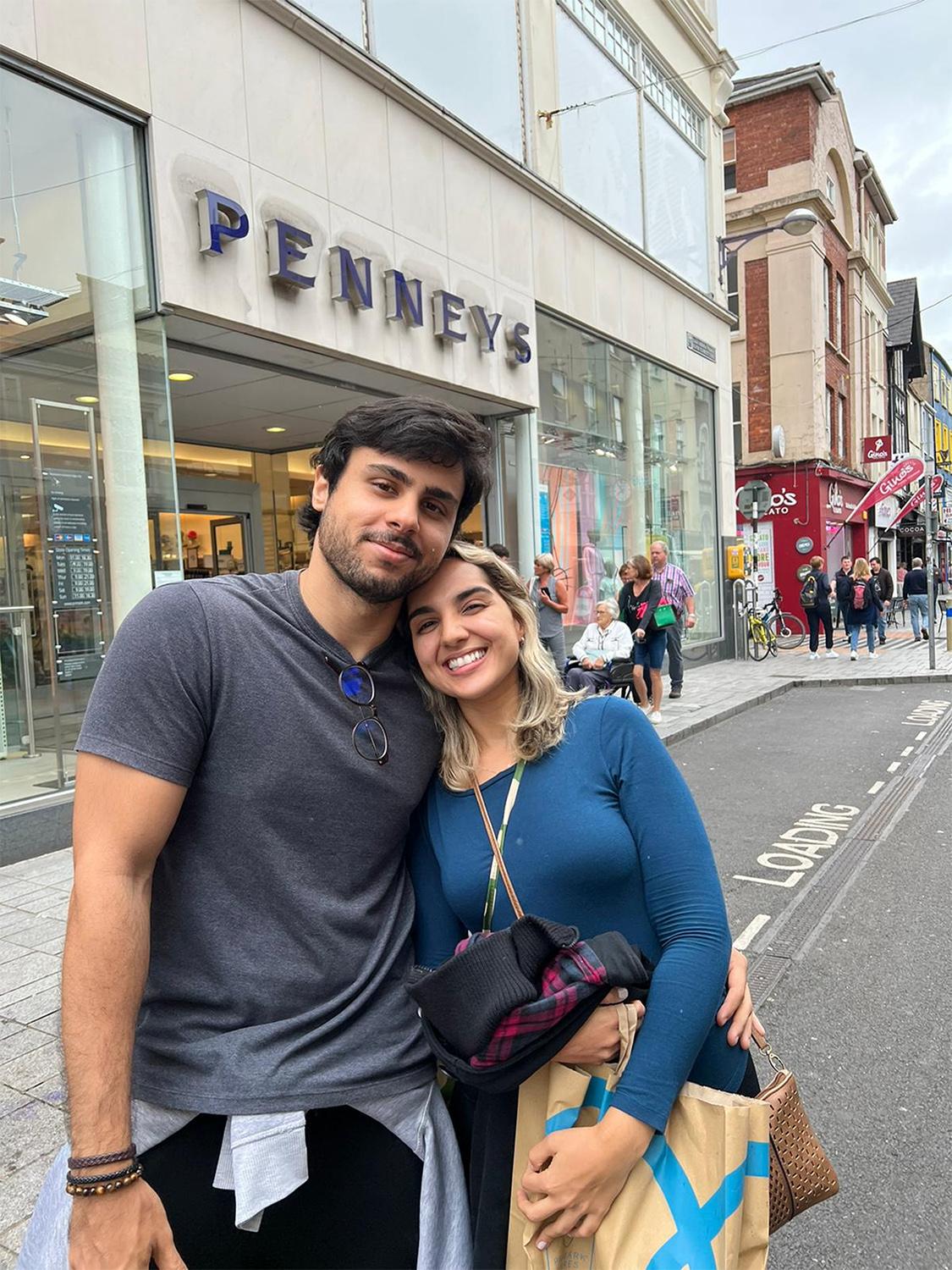 Nicole e Sérgio chegam à Irlanda para experiências profissionais e de vida⠀