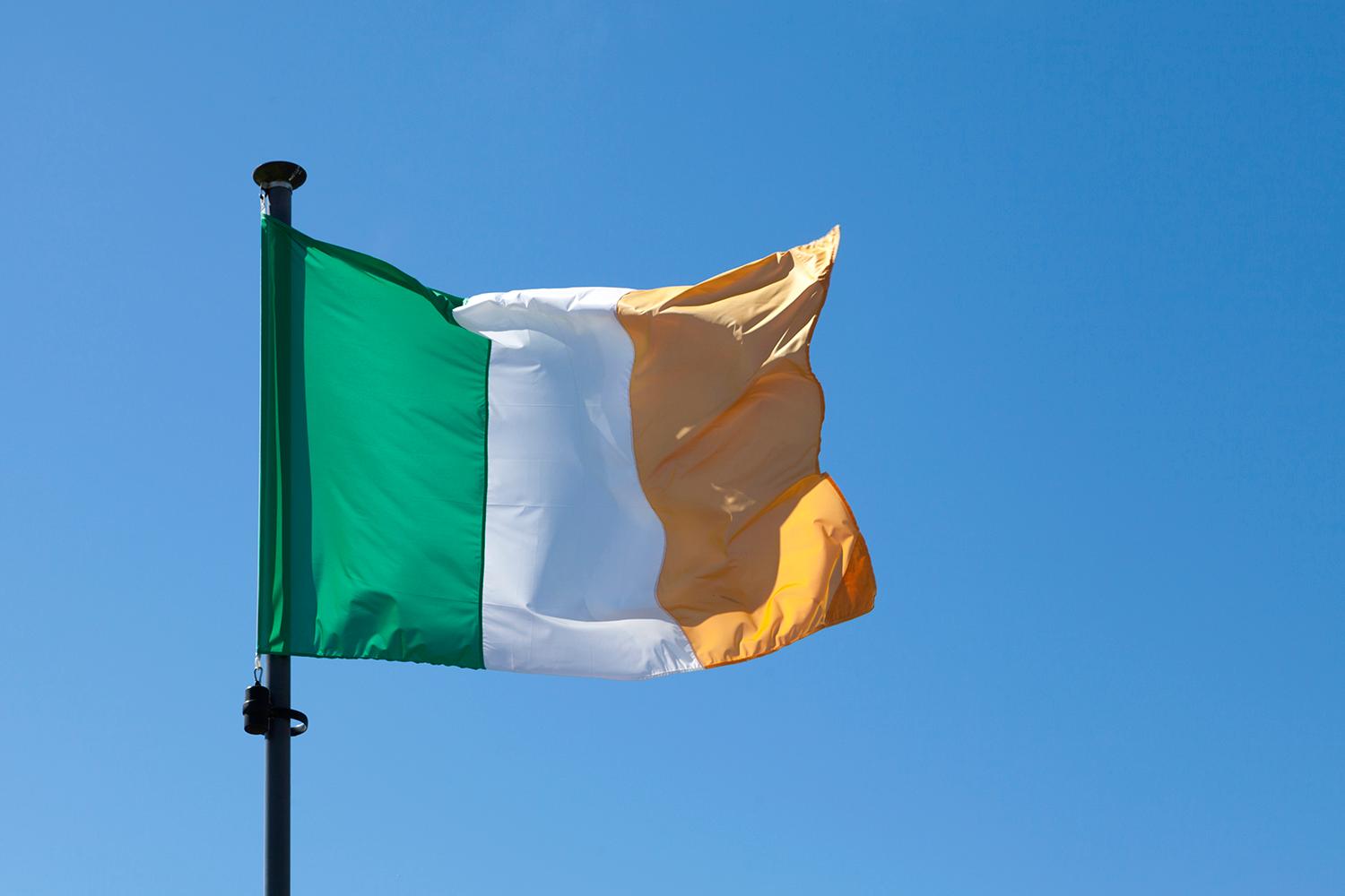 Bandeira Irlandesa significa “paz duradoura”