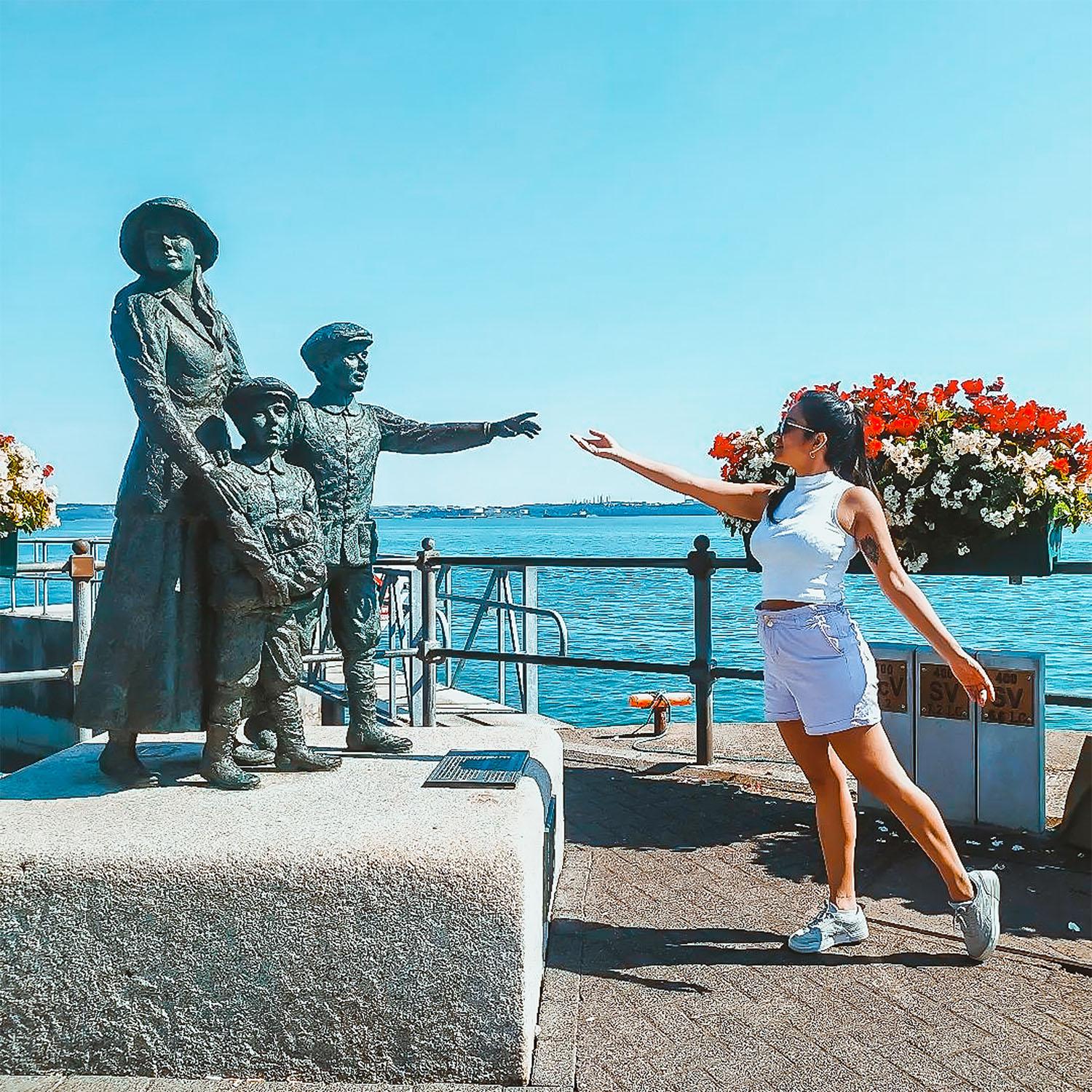 Priscila visita Cobh⠀